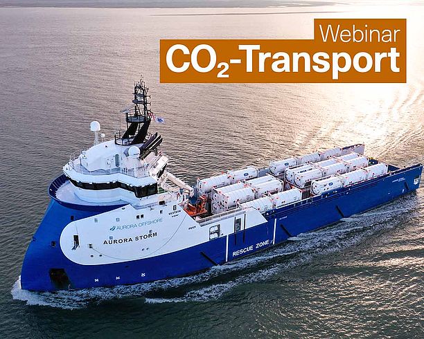 Das Bild zeigt das CO2-Transportschiff Aurora auf offenem Meer. Auf dem Bild steht geschrieben: Webinar CO2-Transport.